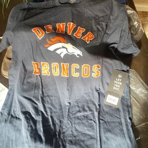 Denver broncos NWT t shift adult Sz small